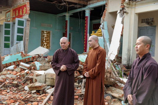 Học viện PGVN tại Hà Nội cúng dường Trường Trung cấp Phật học Nguyên Thiềuhỗ trợ khắc phục thiệt hại do bão