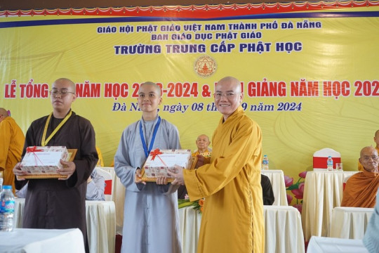 Đà Nẵng: Trường Trung cấp Phật học Thành phố tổng kết và khai giảng năm học mới