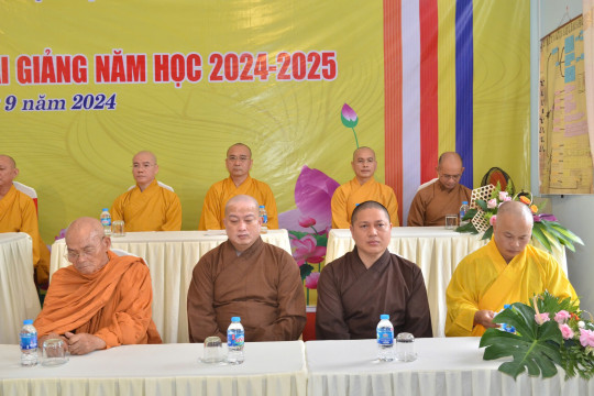 Chùm ảnh: Lễ tổng kết năm học 2023 và khai giảng năm học 2024 Trường Trung cấp Phật học Đà Nẳng